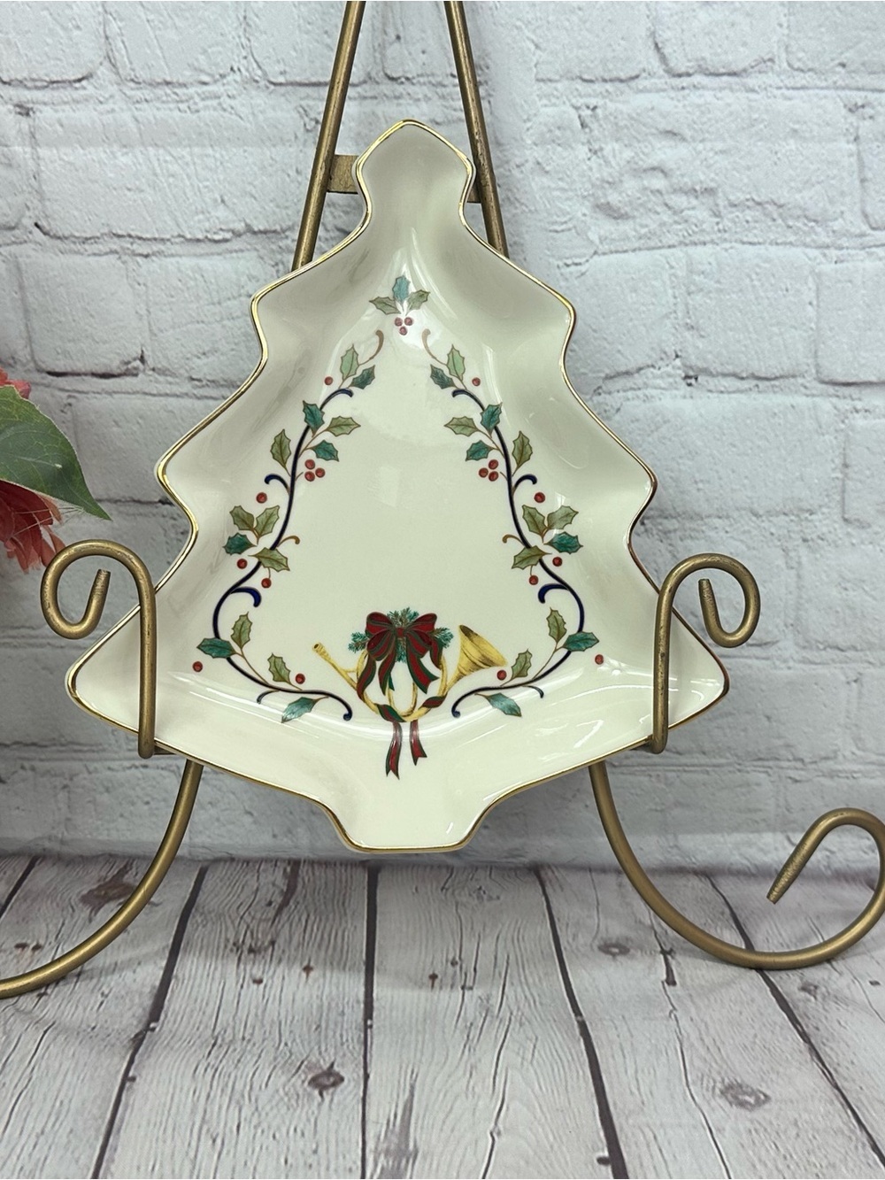 Mikasa holiday elegance fine Porcelain small Tree Dish FK001 christmas tradition